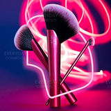 Real Techniques Rebel Edge Trio Gift Set 3 Pieces (1 x Defining/Blending Brush
1 x Eye Brush
1 x Highlighter Brush)