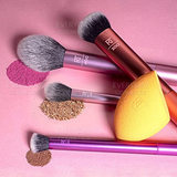 Real Techniques Everyday Essentials Make-Up Brush Set 5 Pieces (1 x Blusher Brush 
1 x Miracle Complexion Sponge
1 x Face Powder Brush 
1 x Eye Brush)